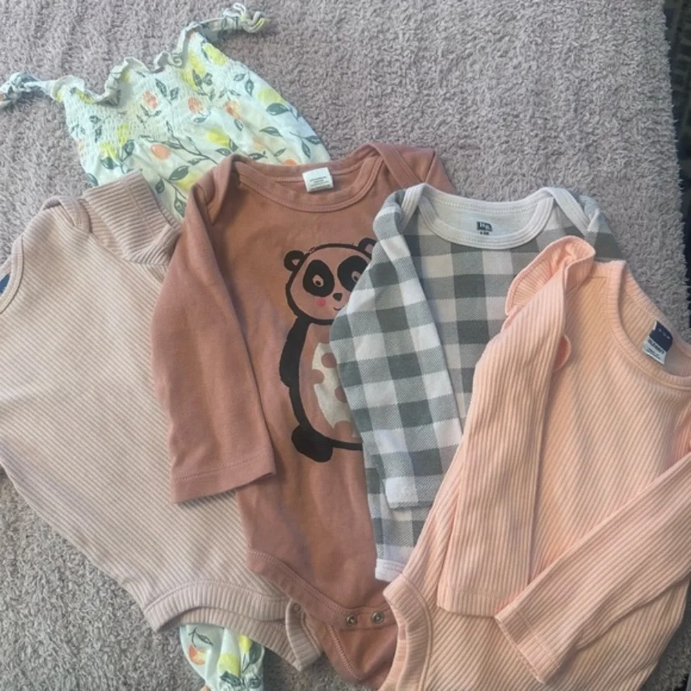 5pc Baby Girl 6-12M Bundle H&M Old Navy Panda Romper Neutral Ribbed Bodysuits